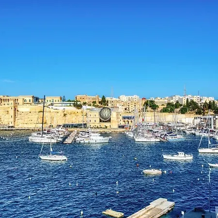 Boutique Mini Studio Overlooking The Marina * ビルグ