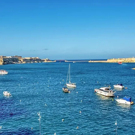 Boutique Mini Studio Overlooking The Marina * ビルグ