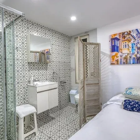 Boutique Mini Studio Overlooking The Marina * ビルグ