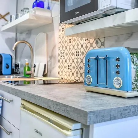 Boutique Mini Studio Overlooking The Marina ビルグ
