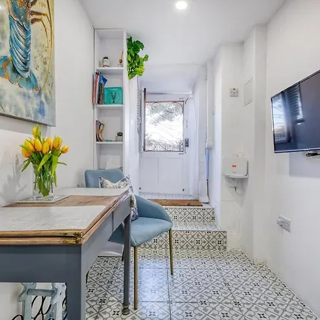 Boutique Mini Studio Overlooking The Marina *
